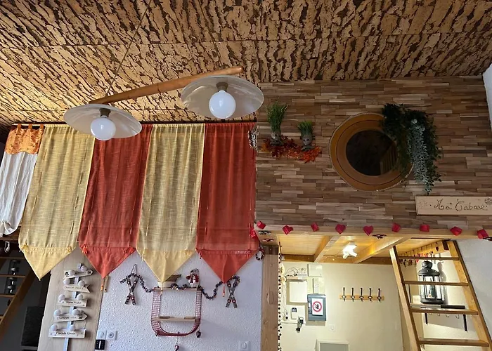 Tourette 4 Personnes 2 Mezzanines 1 Canape Lit 公寓