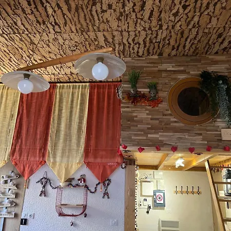 Tourette 4 Personnes 2 Mezzanines 1 Canape Lit Apartamento