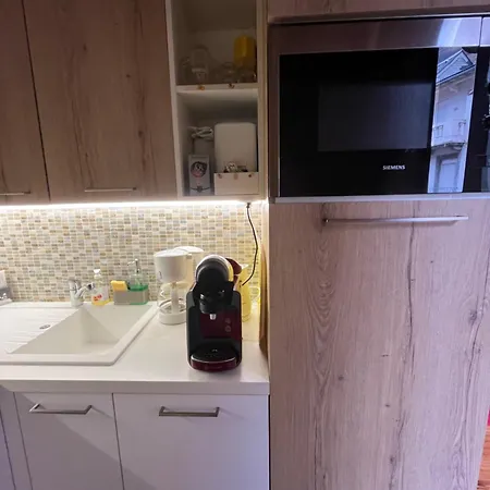 Tourette 4 Personnes 2 Mezzanines 1 Canape Lit