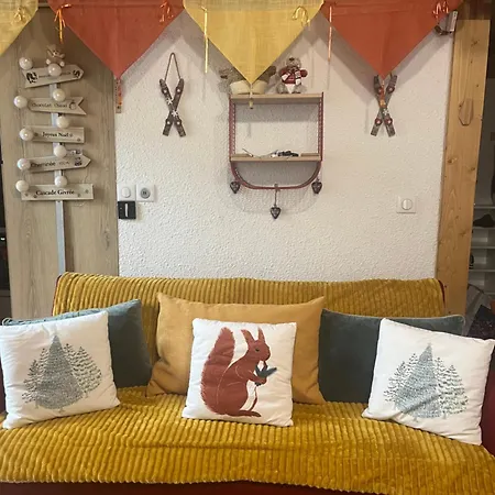 Tourette 4 Personnes 2 Mezzanines 1 Canape Lit شقة