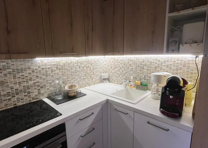 Tourette 4 Personnes 2 Mezzanines 1 Canape Lit